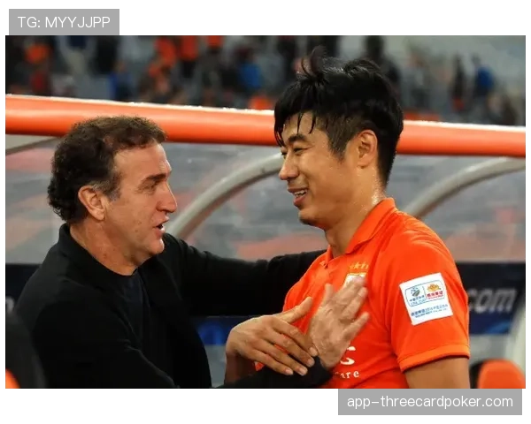 暖心一幕:谢菲联小球童为客队球员捡球获全场掌声